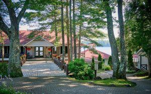 Best Muskoka Resorts: Severn Lodge on Gloucester Pool during a bright summer day.